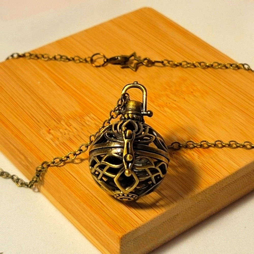 🍍 Large Bronze Cage Pendant Necklace